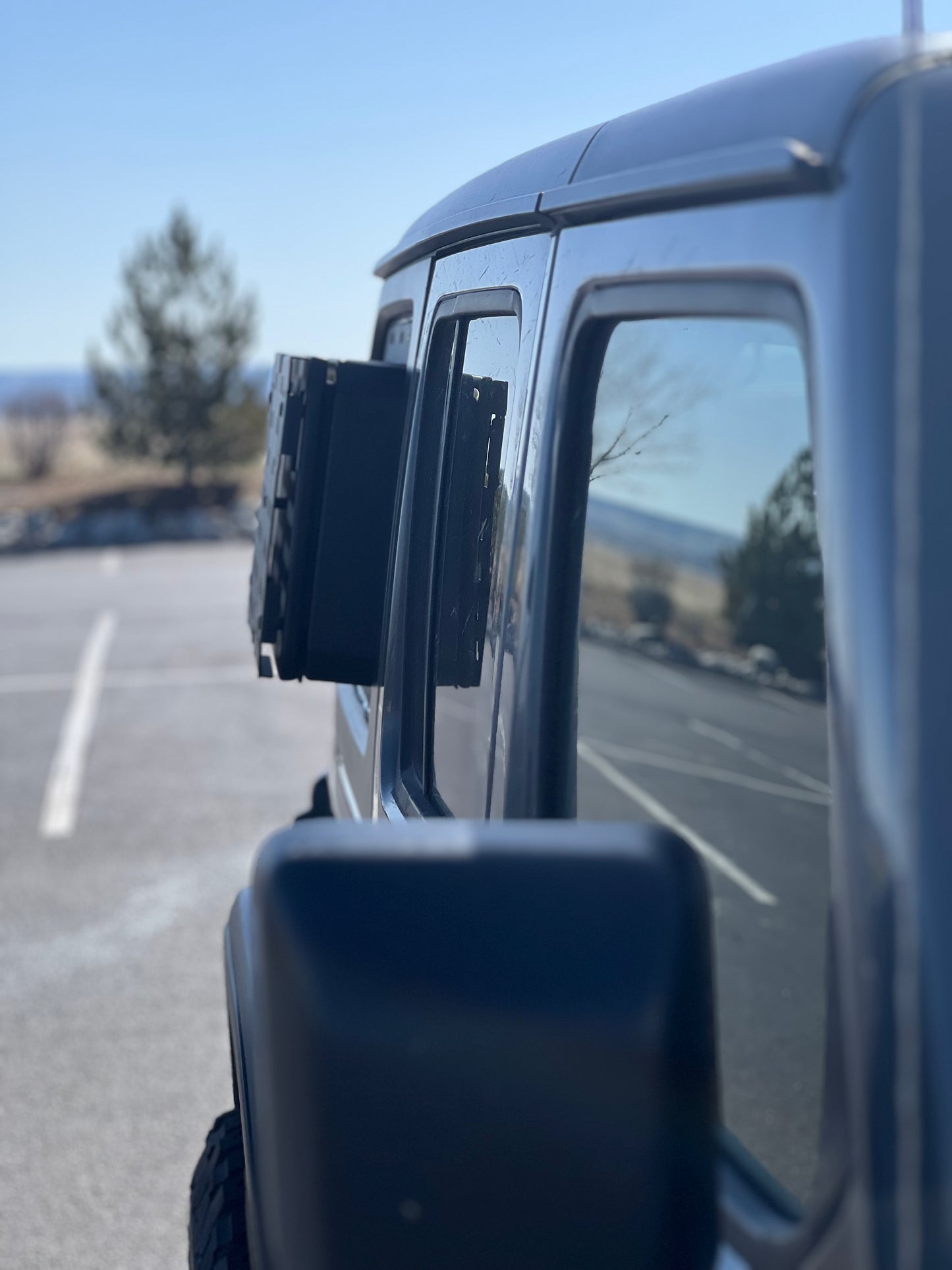 CAVE ADVENTURE BUILT-IN JEEP STORAGE BOX - WITH JEEP BACK WINDOW PANEL