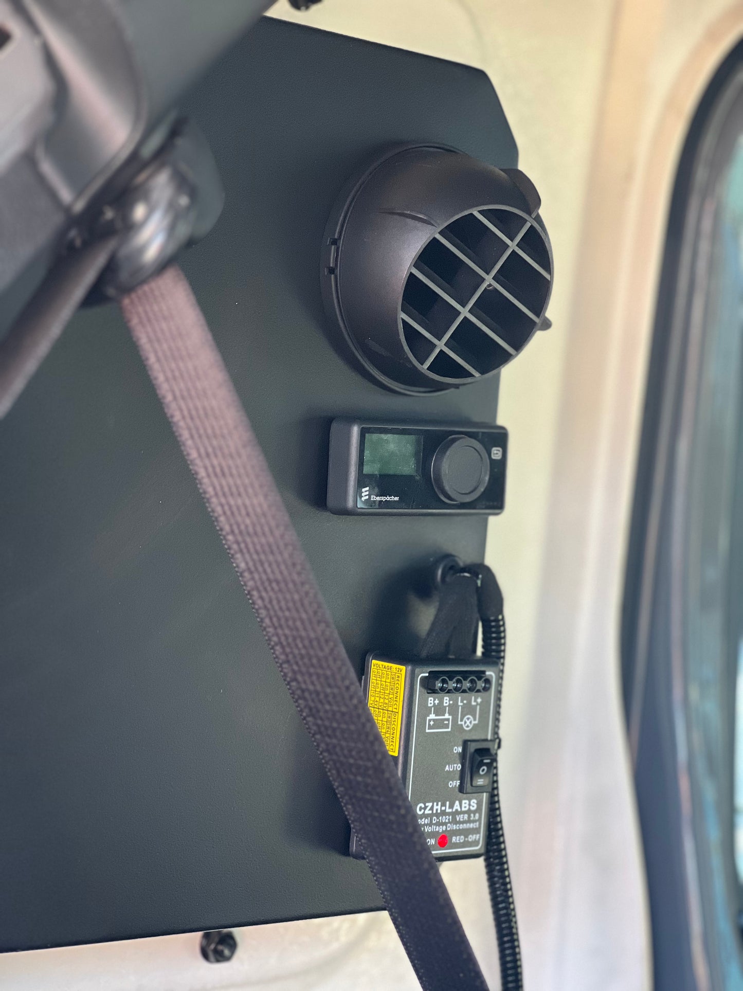 CAVE ADVENTURE BUILD-IN DIESEL HEATER - JEEP DRIVER SIDE BACK WINDOW