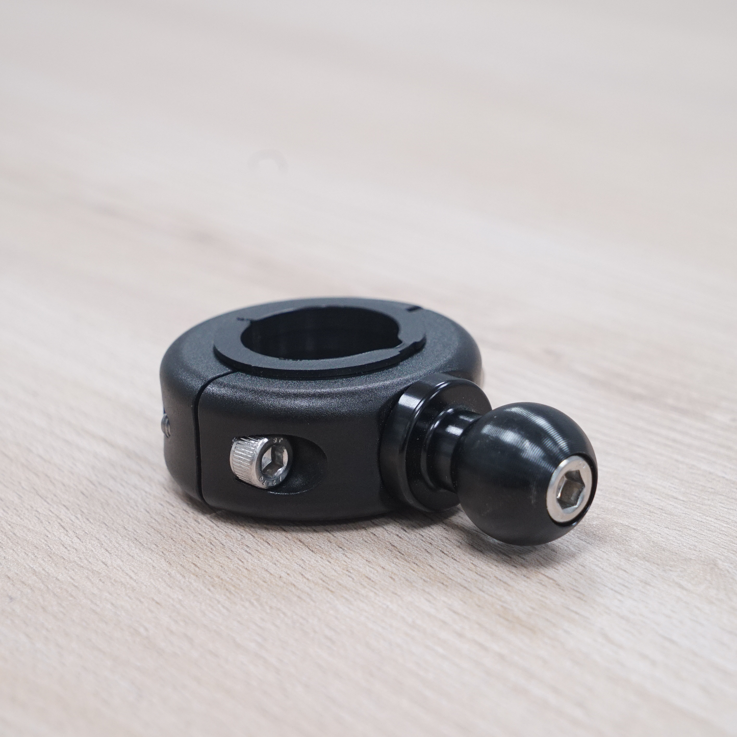 FLOW SERIES™ ACCESSORIES| 7/8" - 1-1/4" BAR MOUNT / 20MM BALL