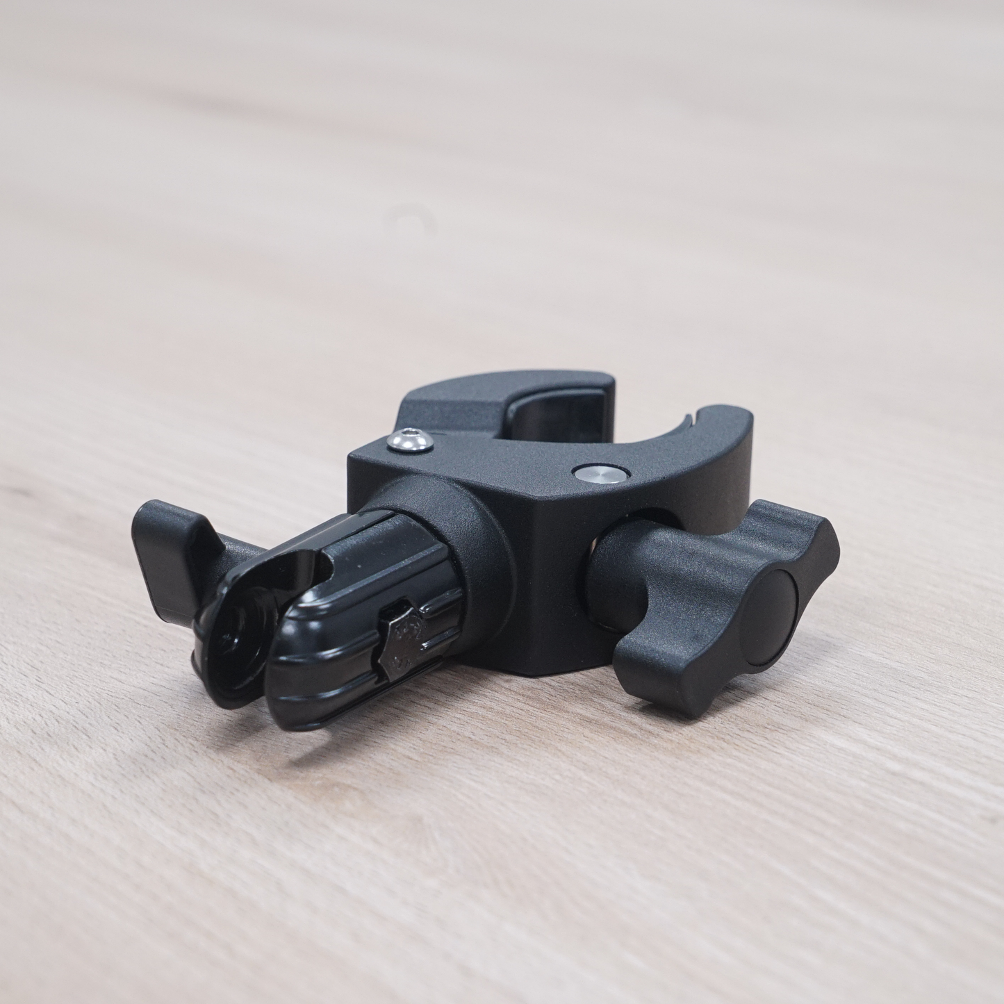 FLOW SERIES™ ACCESSORIES| ADJUSTABLE 3/4" - 1-1/2" BAR CLAMP WITH 20MM COUPLER