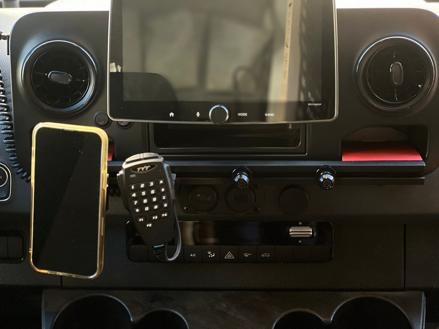 FLOW SERIES™| SPRINTER UNDER SCREEN POCKET MOUNT SYSTEM