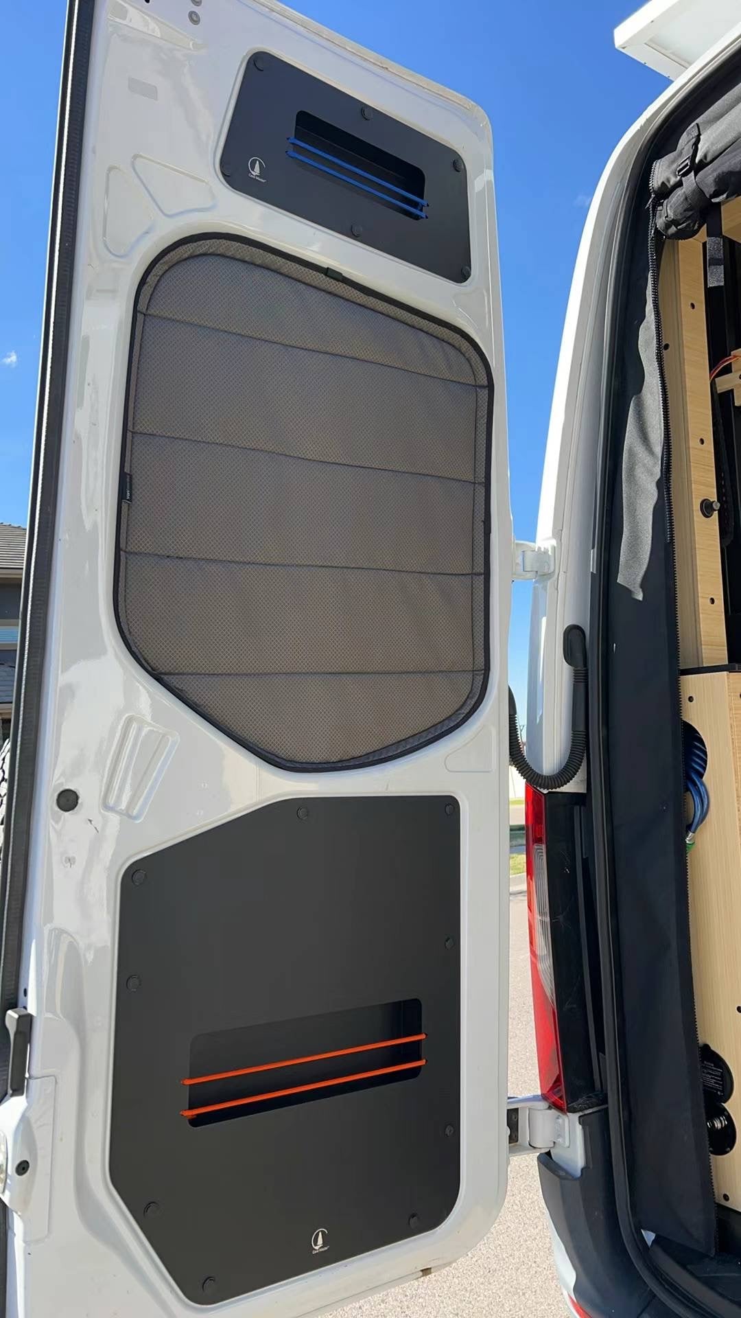 SPRINTER | ALUMINUM REAR DOOR LOWER PANELS WITH STORAGE POCKETS - 2 PANELS